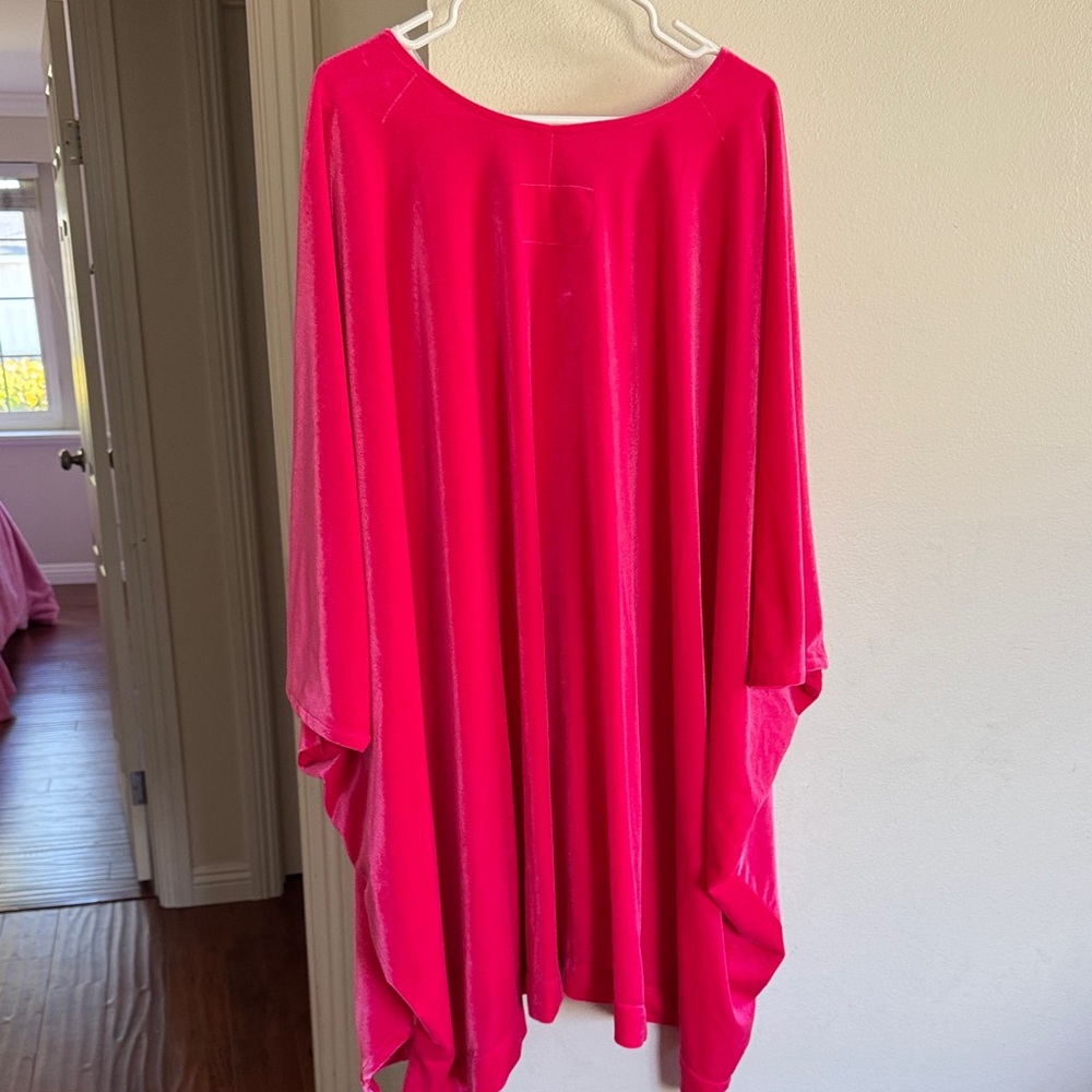 Fringe & Co Short Hot Pink Velvet Caftan O/S - Picture 3 of 5